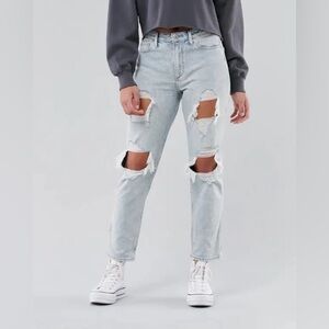 Hollister Curvy High -Rise Mom Jeans